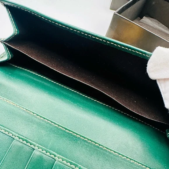 Gucci Guccissima Gold Clasp Wallet - Picture 9 of 11